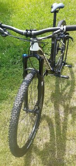 KARBONOVÉ HORSKÉ KOLO SPECIALIZED - 11