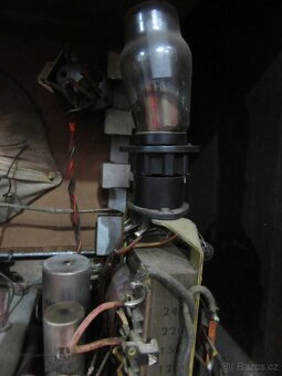 Nabízím staré radio Tesla Máj.  Netestováno. Prodávám jako n - 11