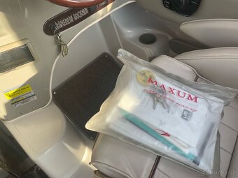 Kajutový člun Maxum 2300 SC pro 10 osob - 11