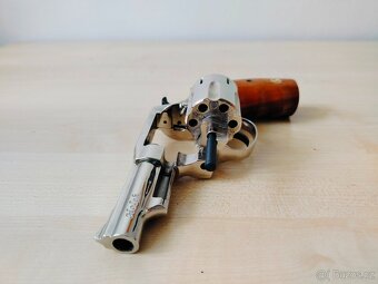 Plynový revolver HOLEK - 11