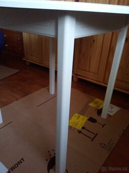 Prodám jídelní stůl kulatý 90cm - 11