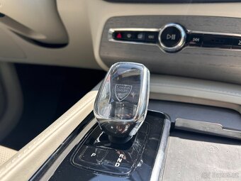 Prodám Volvo XC90 B5 AWD PLUS Bright 7míst - 11