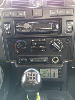 Land Rover Defender 90 - 11