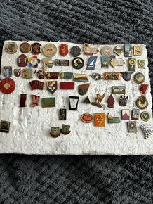 Velká sbírka RETRO odznáčků, nutno rozkliknout. - 11