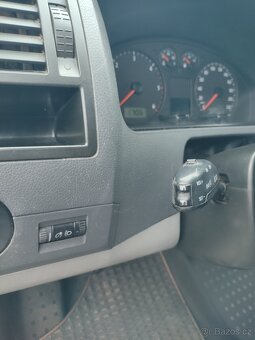 Volkswagen Transporter T5 1.9TDI - 11