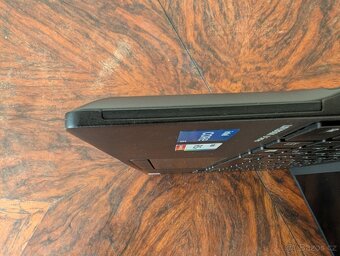 Celosvětově nejlehčí 13.3 notebook - 885 g. - 11