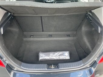 Hyundai  I30 1,4i 80kw rok 2011 najeto 118000km - 11