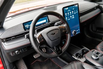 Ford Mustang Mach E AWD 98,7 KW Prodloužený dojezd - 11