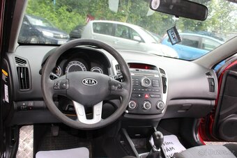 Kia Ceed - 11