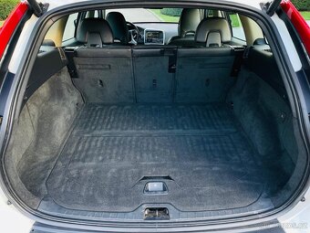 Volvo XC60 2.4D 5VÁLEC 4x4 AUT VÝHŘEV SERVISKA Bi XENONY - 11