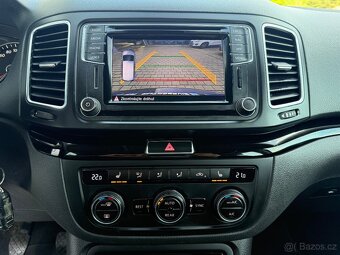 VW SHARAN 2.0 TDi HIGHLINE LED NAVI WEBASTO KAMERA TAŽNÉ - 11