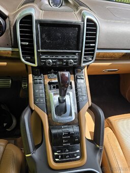 Porsche Cayenne S 3,0 Tsfi Hybrid Benzin Full vybava - 11