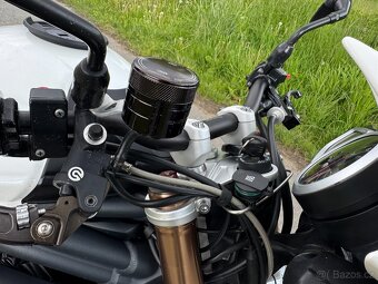 Triumph speed triple 1050 - 11