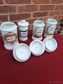 Porcelánové barokní lékárnické dózy - 11