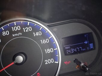HYUNDAI i10 - 11