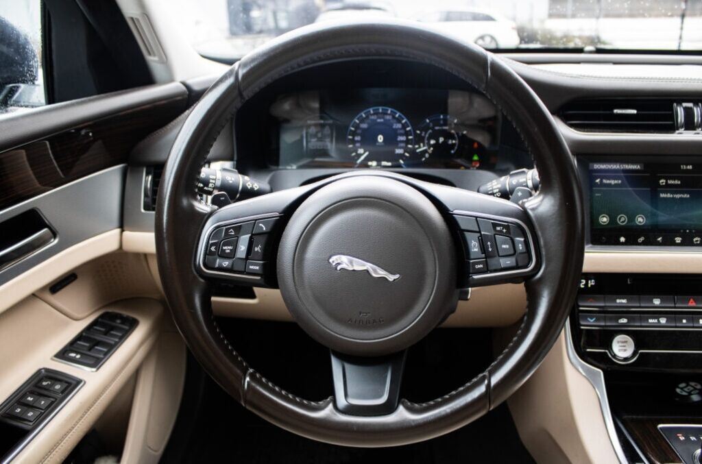 Jaguar XF 177kW (2017) - 12