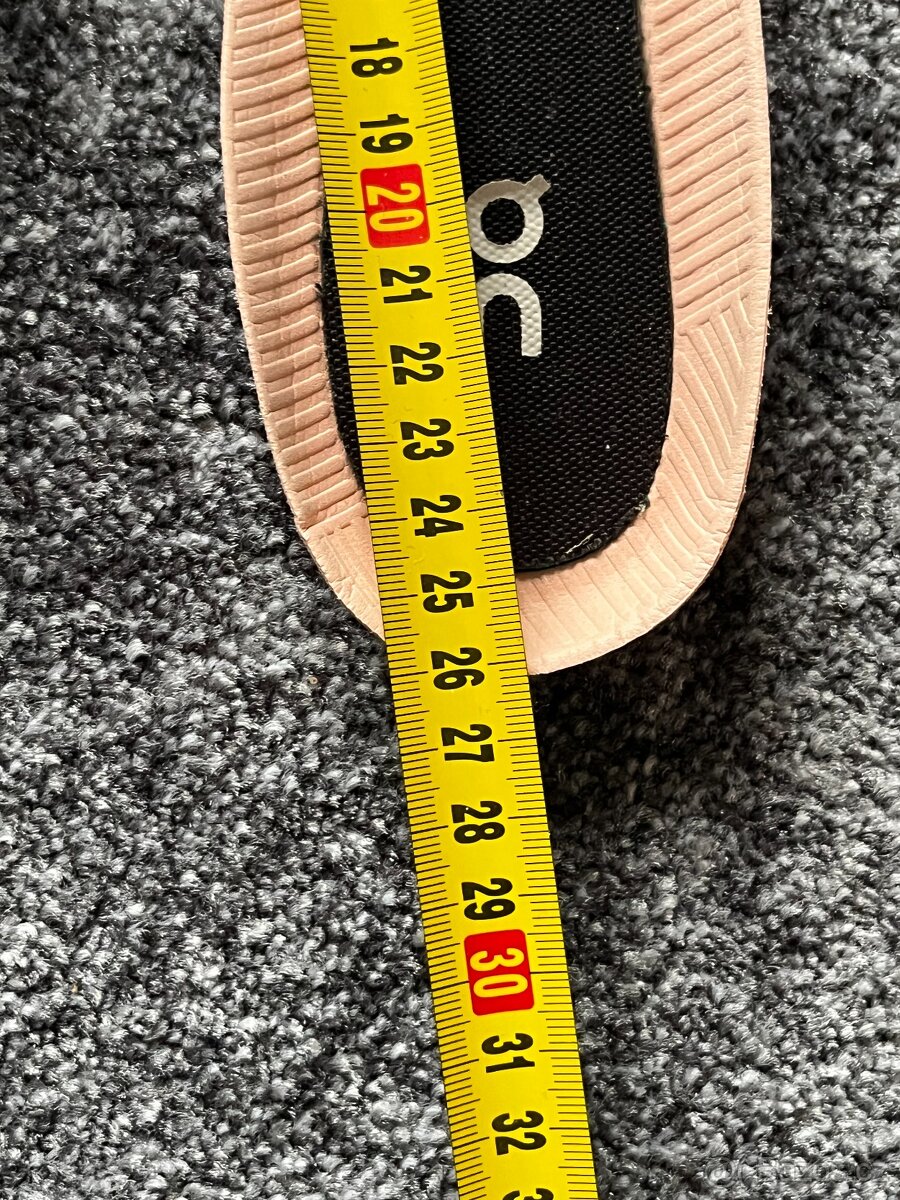 On Running, model Cloudflow, velikost 40 - 12