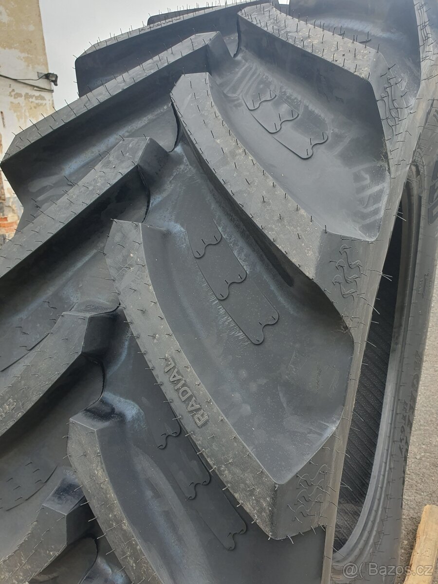 Pneu BKT 650 / 65 R42 - 12