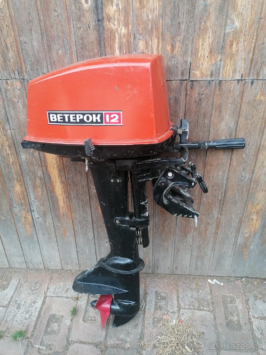 Lodní závěsný motor p - 12