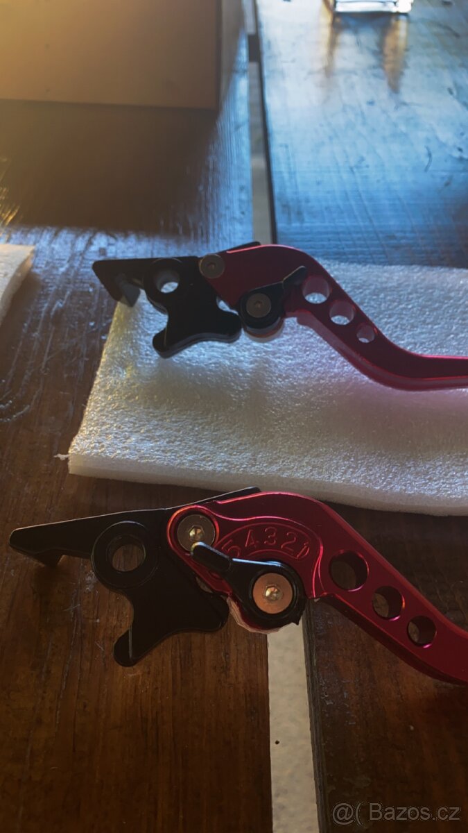 Držák na mobil,závažíčka do řídítek ,páčky - 12