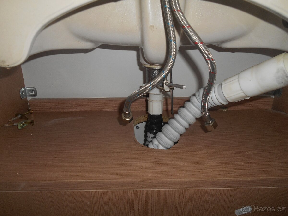 Umývadlo + skříň + baterie - 12