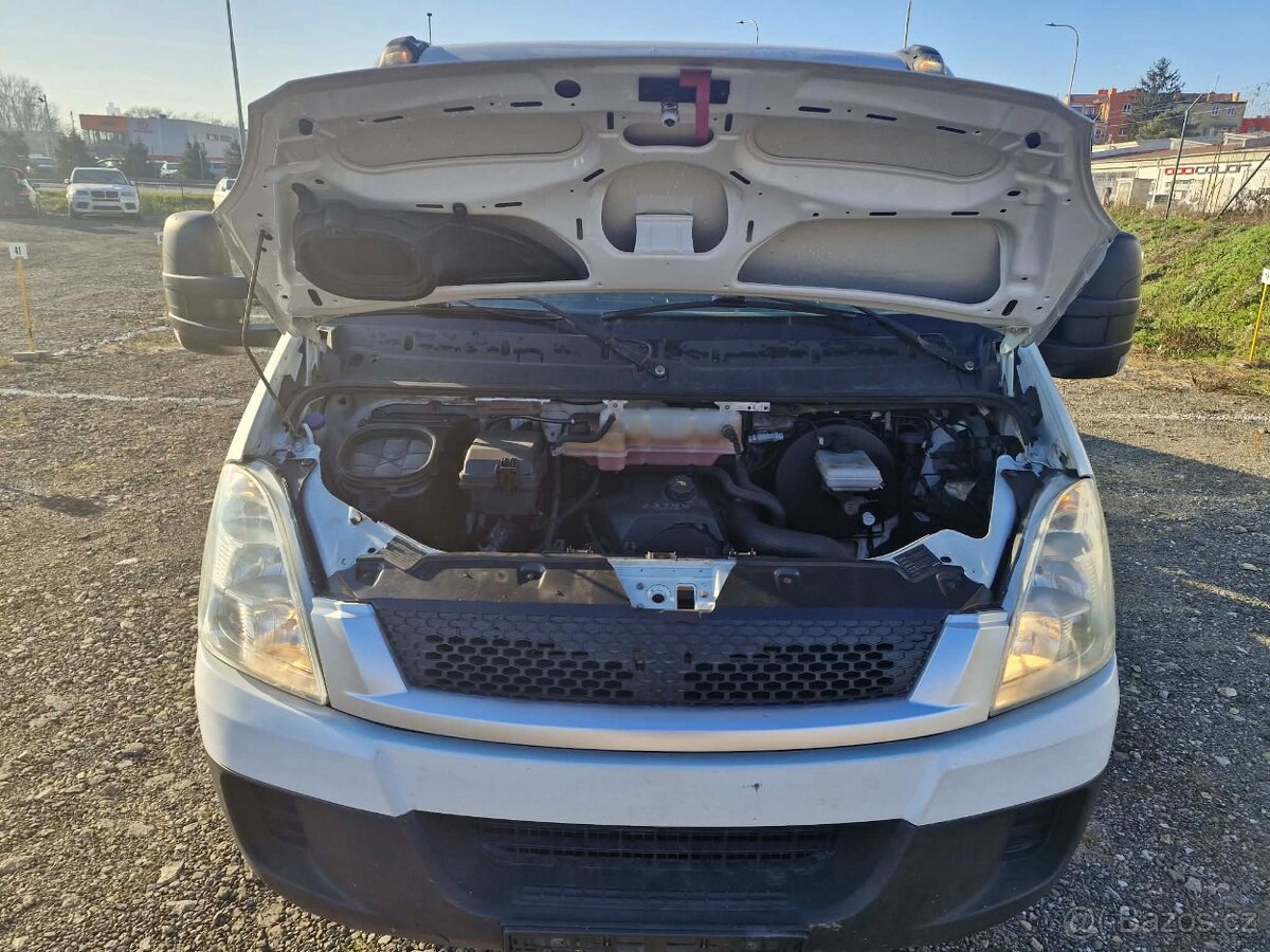 Kontejner Iveco do 3,5 t najeto - 340.000 km - 12