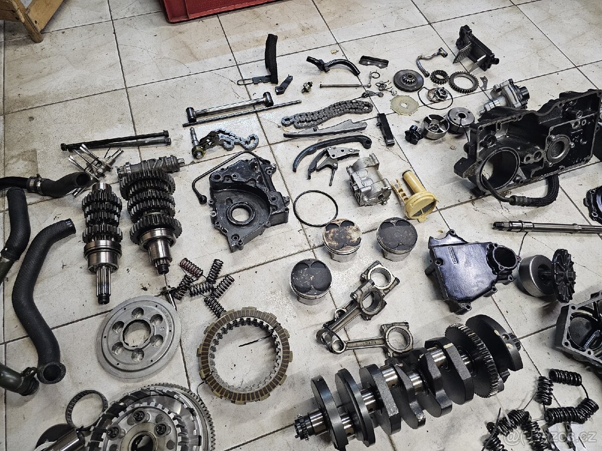 Části motoru Kawasaki ZZR 1200 zzr1200 - 12