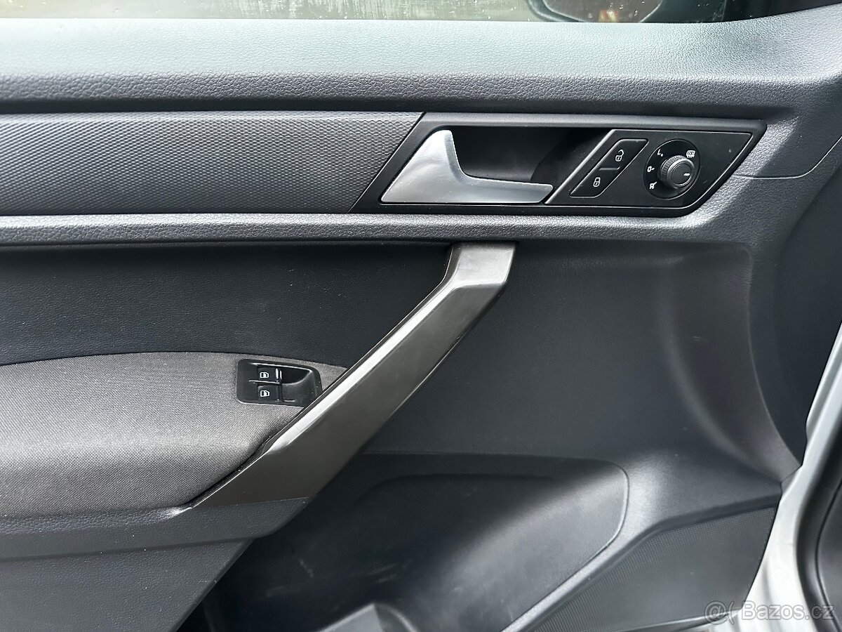 Volkswagen Caddy Maxi 2.0 TDi 5 míst Rok 2018 2X Šoupačky - 12