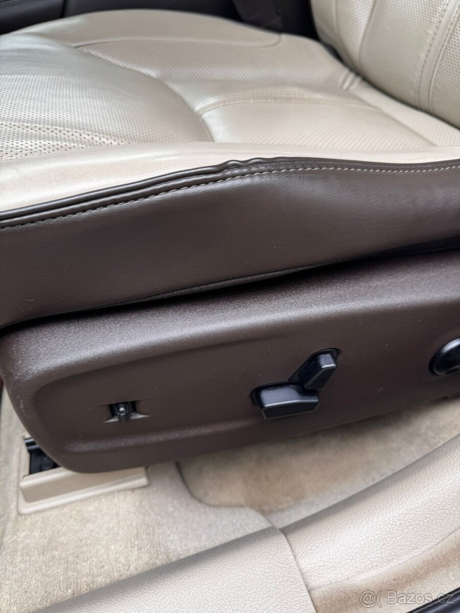 Chrysler 300C-Lancia Thema - 12