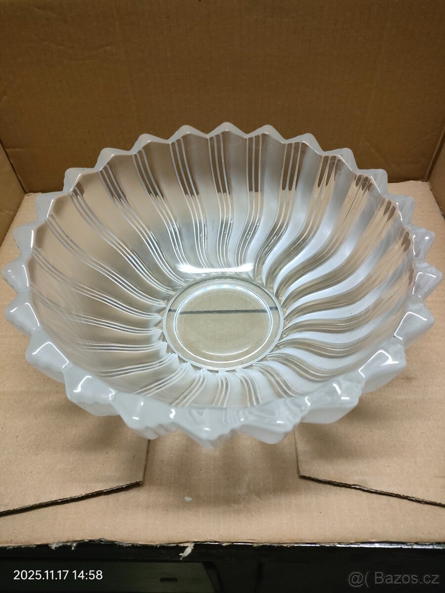 Skleněná mísa - 12