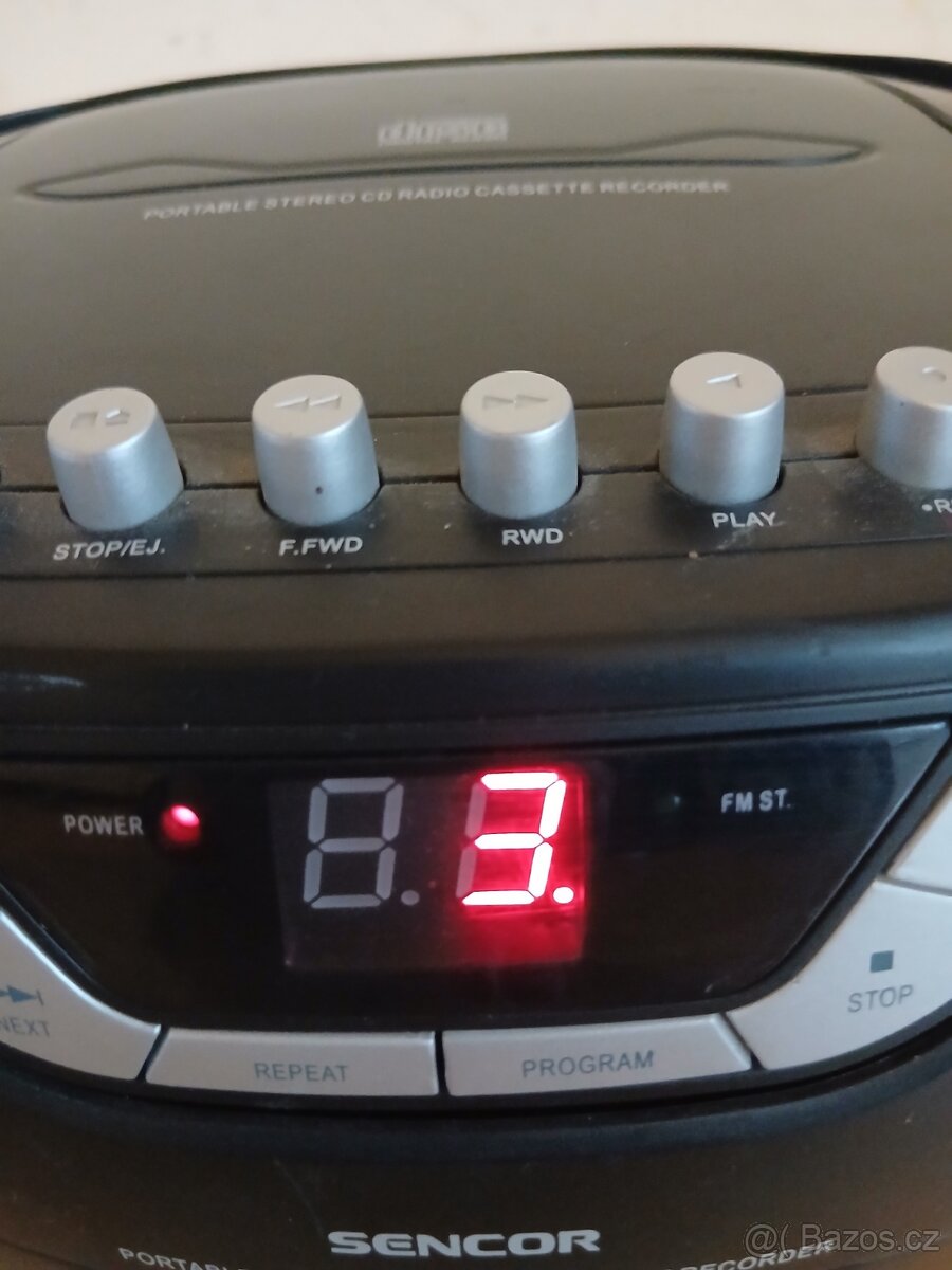 RÁDIO VAJÍČKO ZN. SENCOR 220 V. - 12