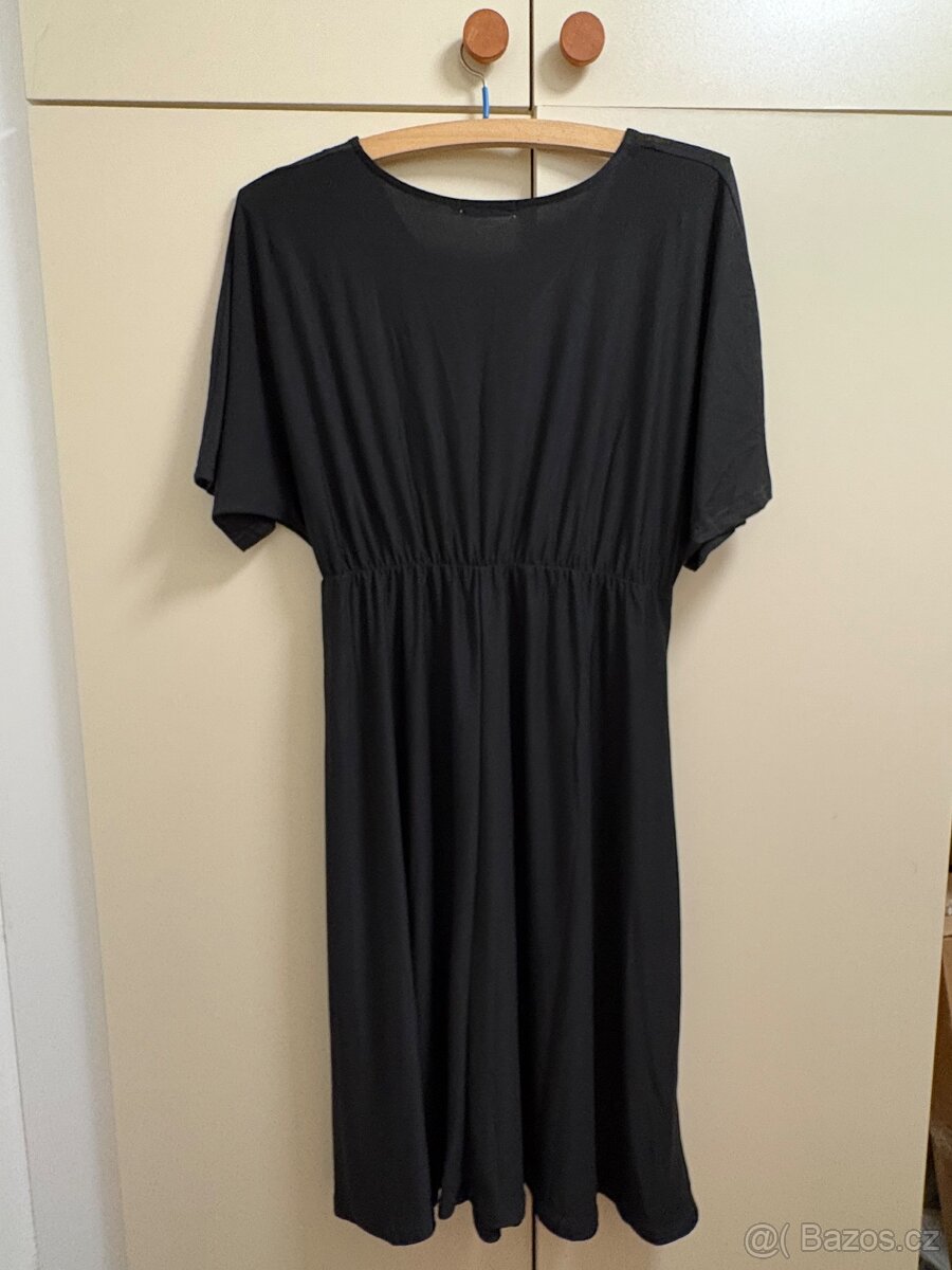 Vínové šaty a černé šaty - 12