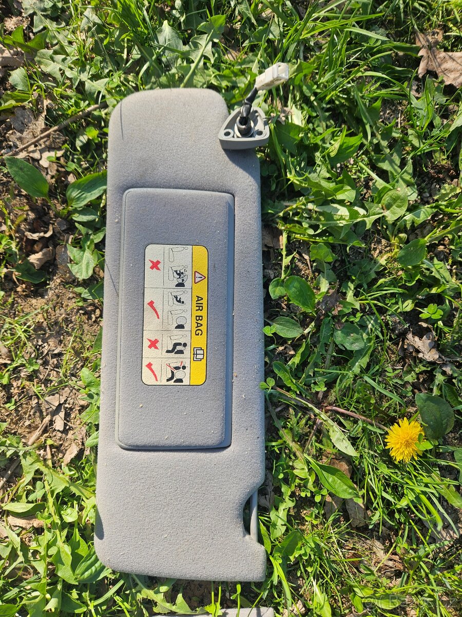 Interiér z vozu Jaguar xj x308 - 12