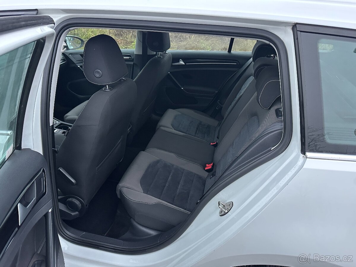 Volkswagen Golf 1.4 TGi 81kw, ČR, po 1. maj., serviska, DPH - 12