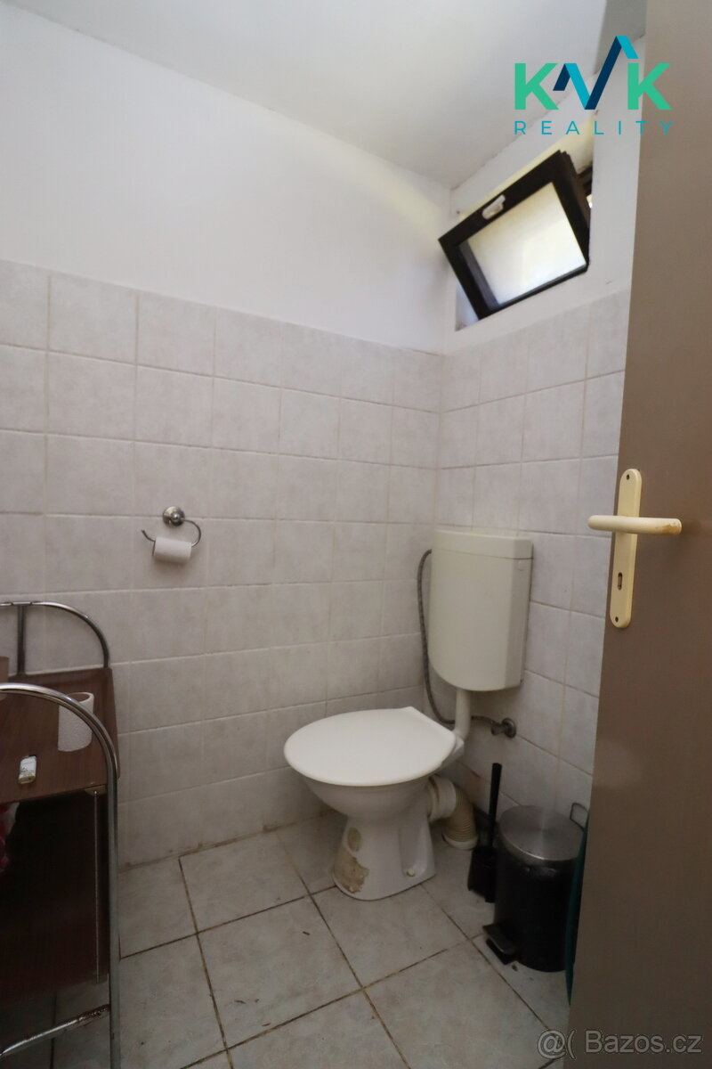 Prodej rodinného domu 3+1 se společenskou místností a barem, - 12