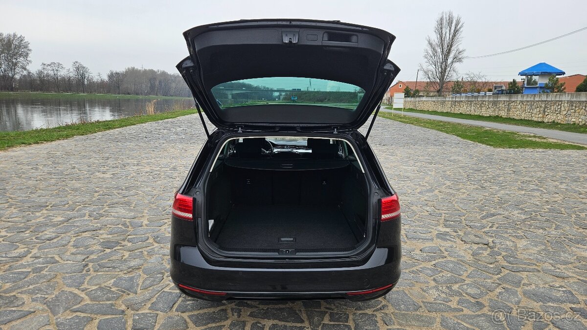VW Passat 2.0tdi B8 DSG Navigace Černá - 12