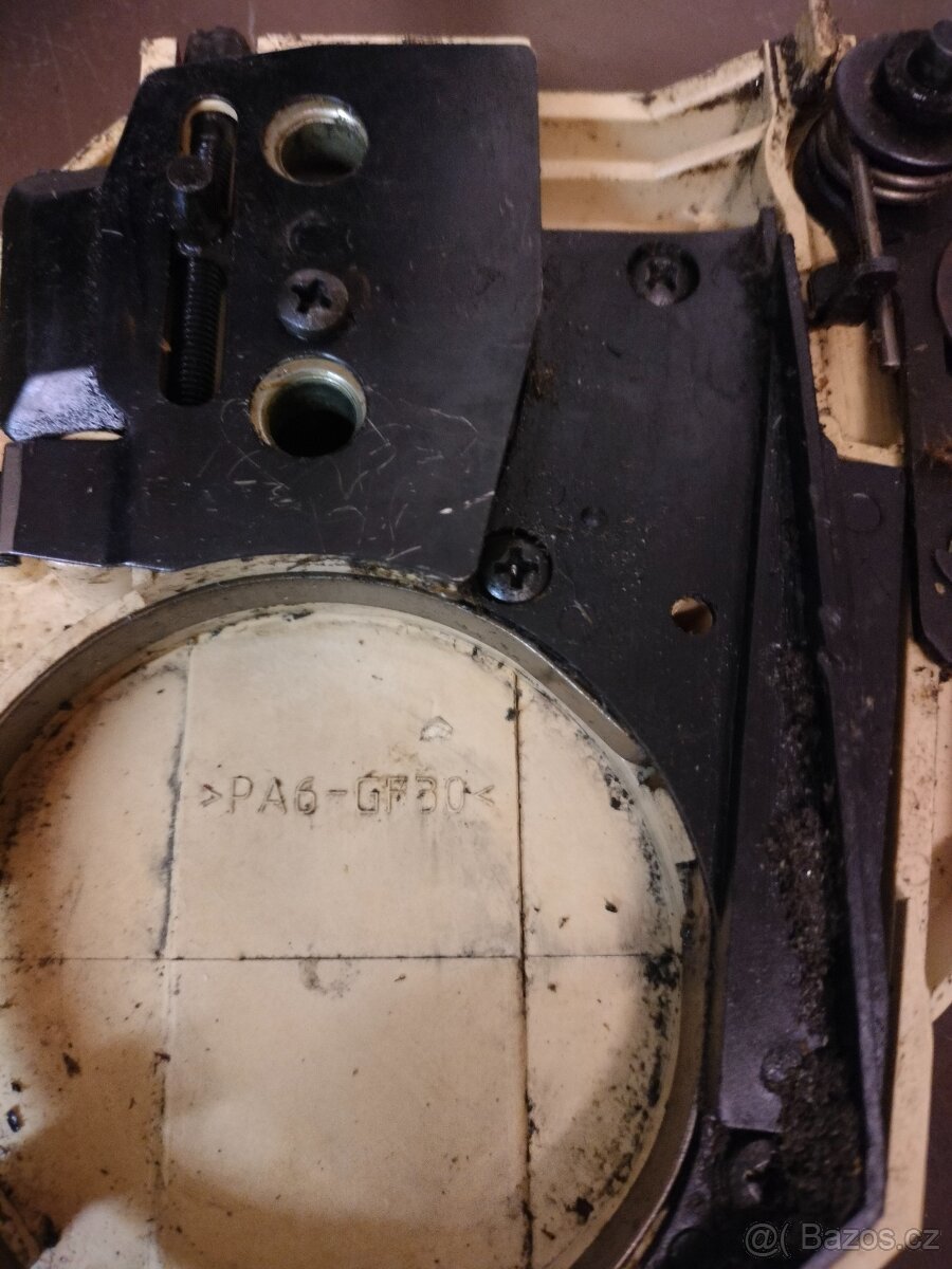 Prodám čínskou motorovou pilu 700 kč - 12