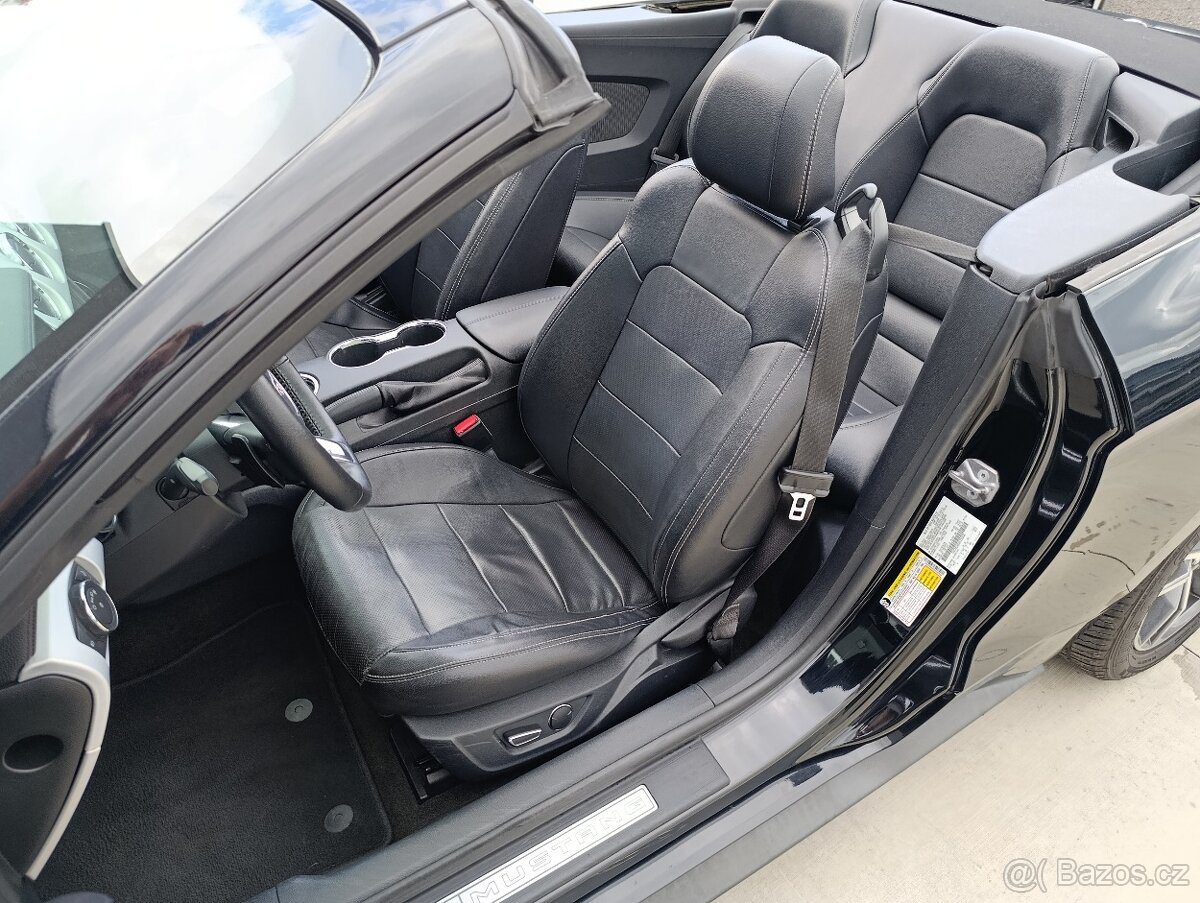 FORD MUSTANG 2.3 ECOBOOST CONVERTIBLE - 12