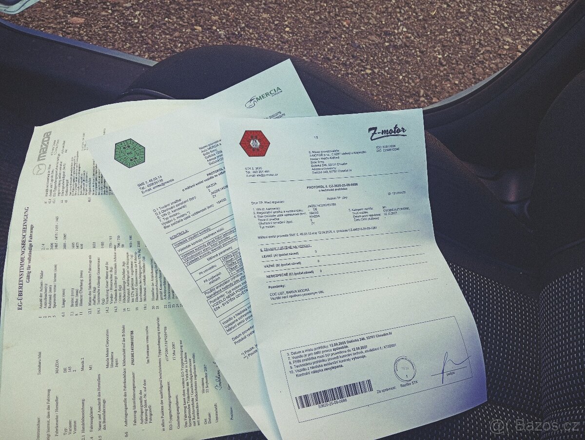 Mazda 2 1,5 benzín 76kw , výhřev sedaček - 12