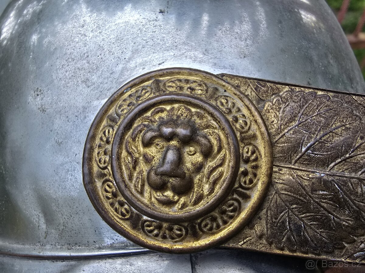 VELITELSKA HASIČSKÁ HELMA - 12