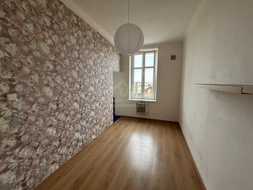 Plzeň – prodej cihlového bytu 3+kk s prostornou šatnou, komo - 12