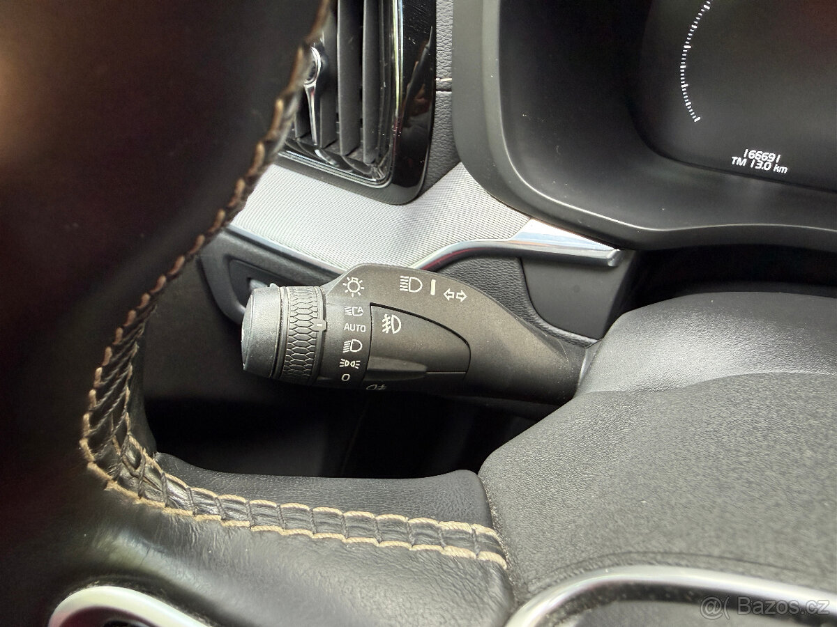 Volvo XC60 D4 R-Design, 140 kW, nez. topení, tažné zar. - 12