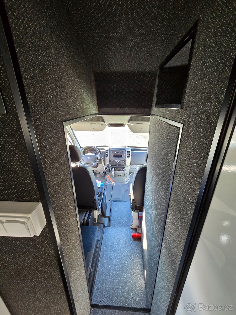 Prodám speciál MB Sprinter 519 CDI, 4x4 - částečně pancéřova - 12