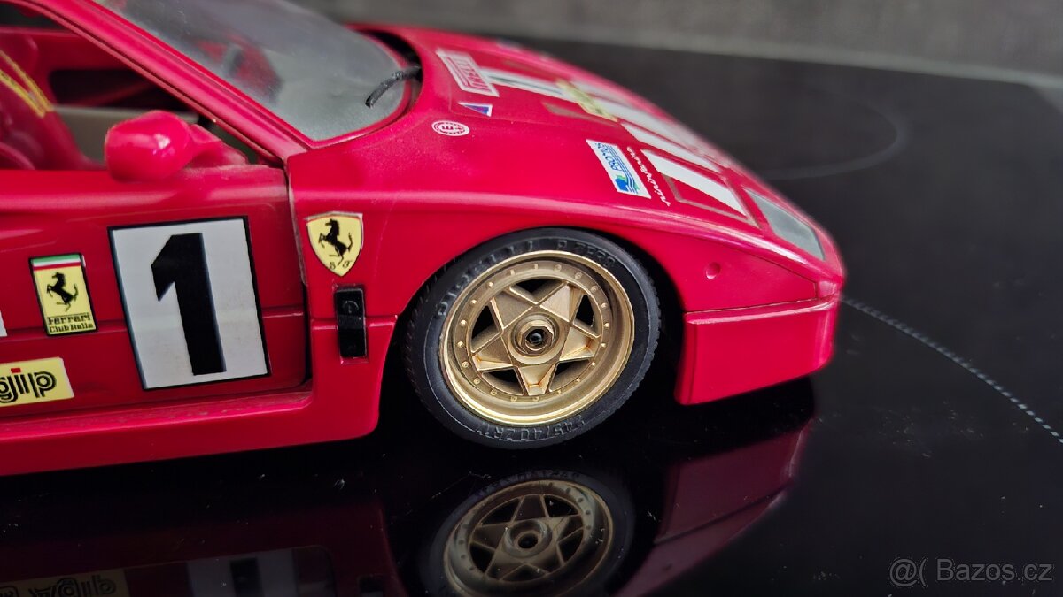 Ferrari F40 3x varianta 1:18 Bburago + dárek 1:43 - 12