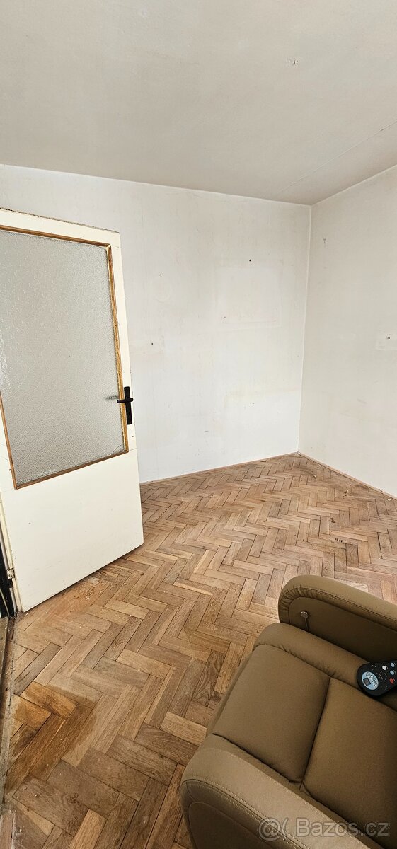 BYT 2+1 68m2 ve Staré Roli s balkonem - 12