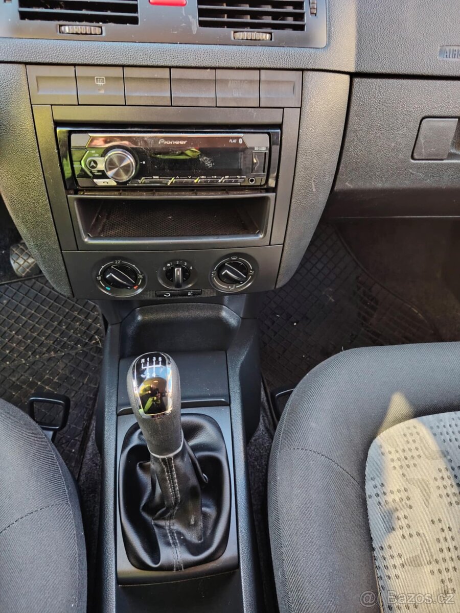 prodám Škodu Fabii kombi 1.4 16V 55kw ,r.v.2004 - 12