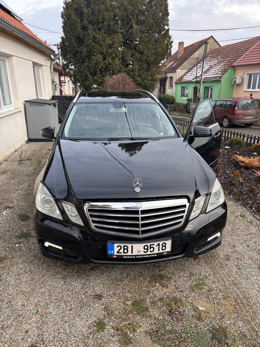 Mercedes-Benz Třídy E, E 220 CDI BlueEFFICIENCY - 12
