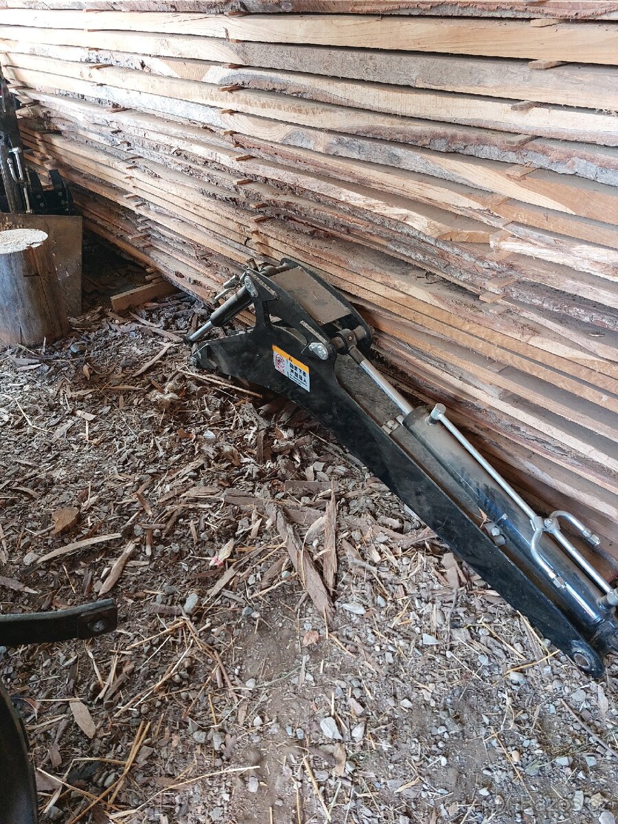 Nový multifunkční pásový traktor - 12