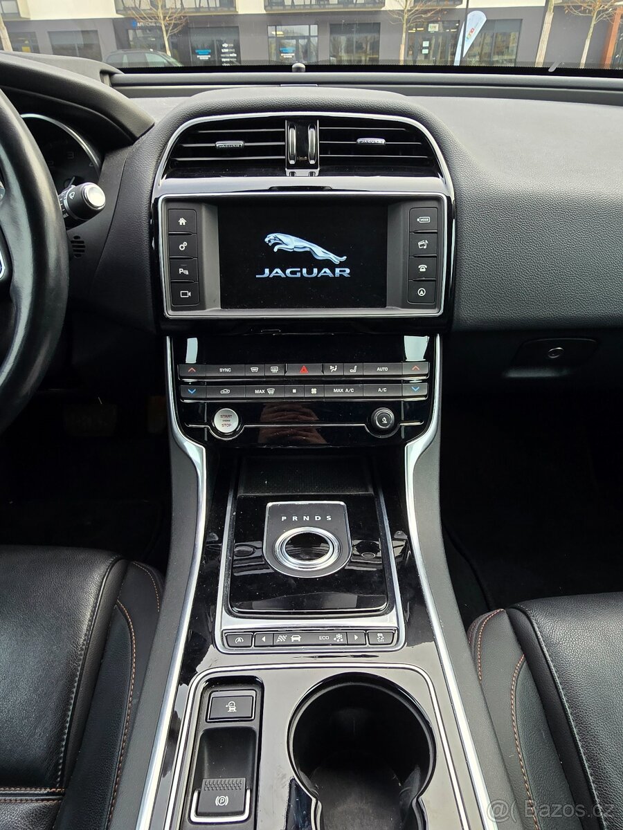 Jaguar XE 2.0d 132 kW - 12