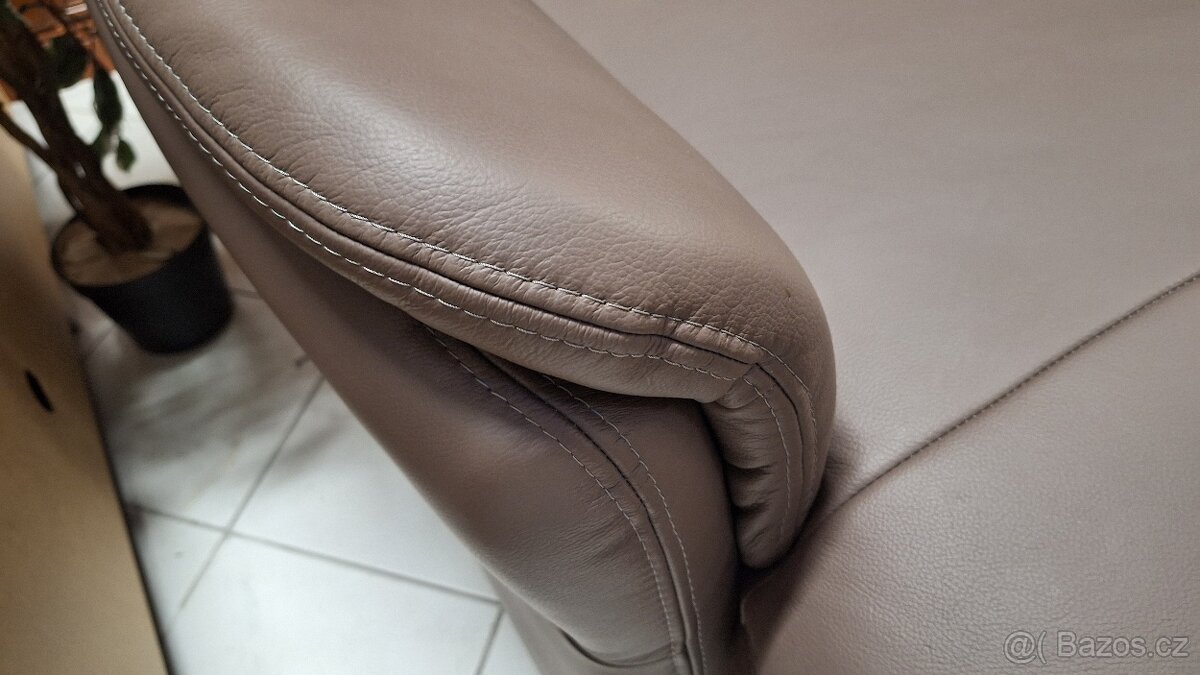 Kožená sedací souprava ve tvaru U - 12
